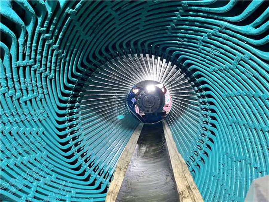 1號燃機(jī)發(fā)電機(jī)轉(zhuǎn)子回裝準(zhǔn)備就緒(攝影:唐朝) 1號燃機(jī)發(fā)電機(jī)轉(zhuǎn)子回裝準(zhǔn)備就緒(攝影:唐朝)